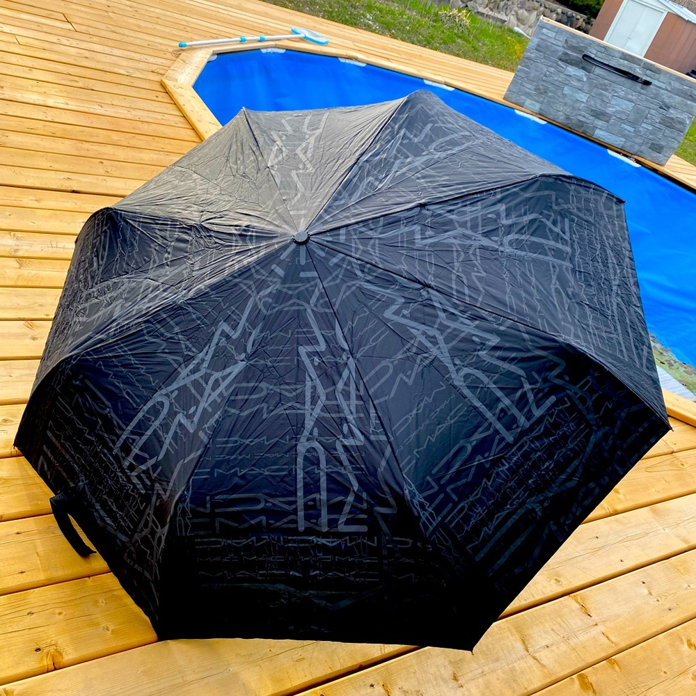 Limited Edition RARE M•A•C Cosmetics Umbrella!